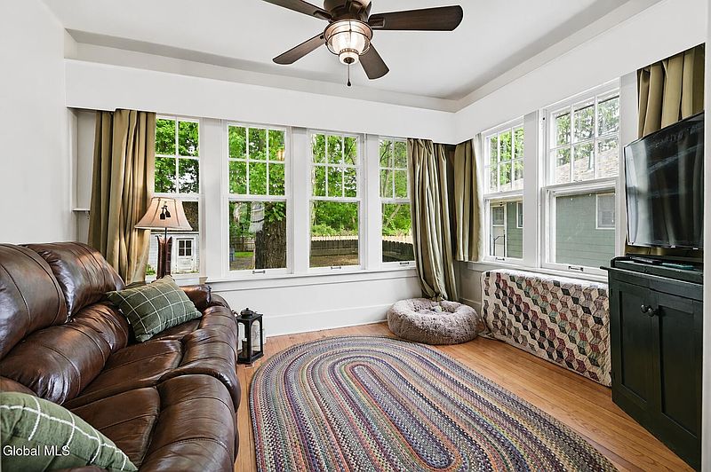 4th image of 775 Central Parkway
