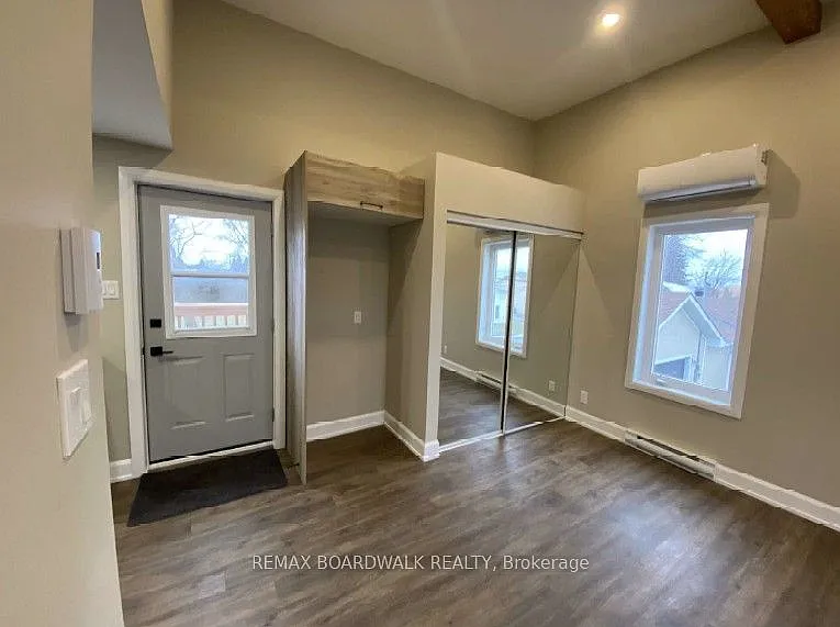 4534 A Ste Catherine St #A — Photo 3