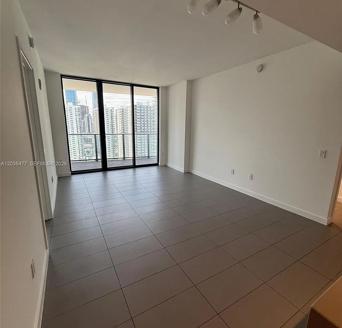 Canvas Condo — Photo 4