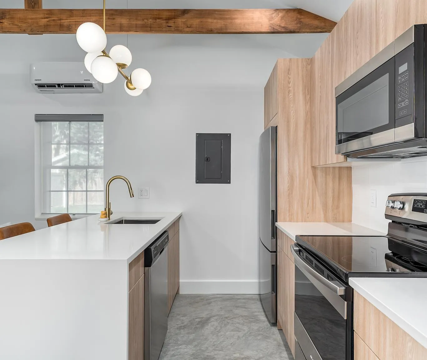 1342 N Ferncreek Ave — Photo 3