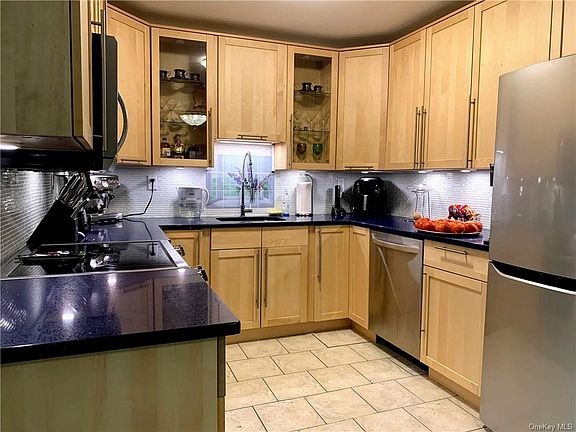 2nd image of 403 High Meadow Ln