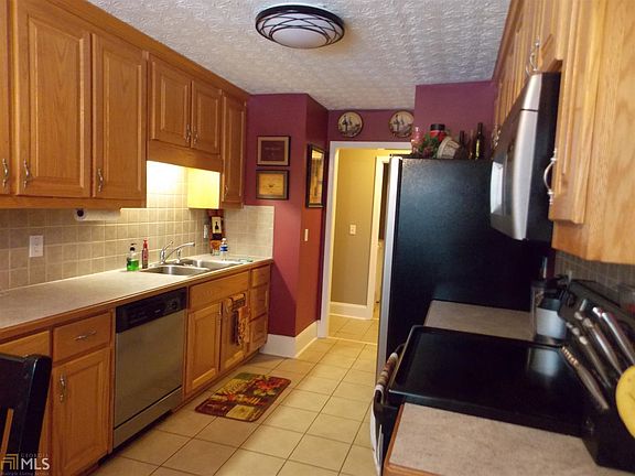 5th image of 901 Golden Meadows Ln