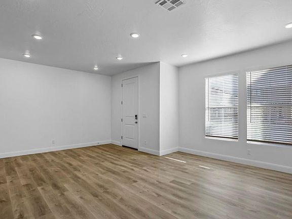4th image of 6029 S Carnelian Pkwy
