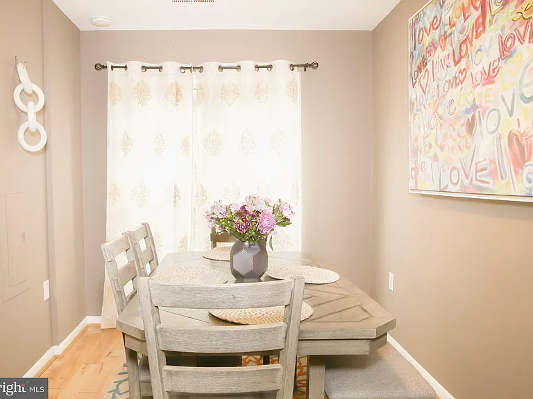 226 S Stevenson Sq — Photo 11