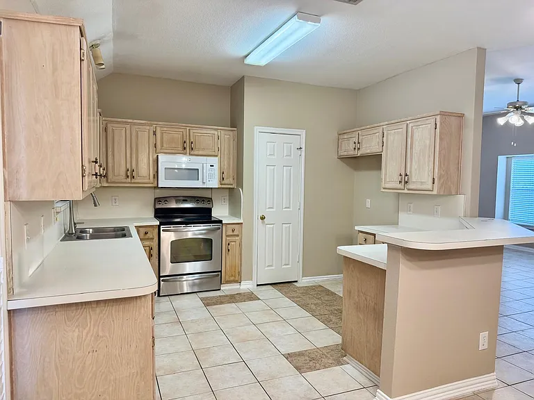 2151 Arbor Creek Dr — Photo 6