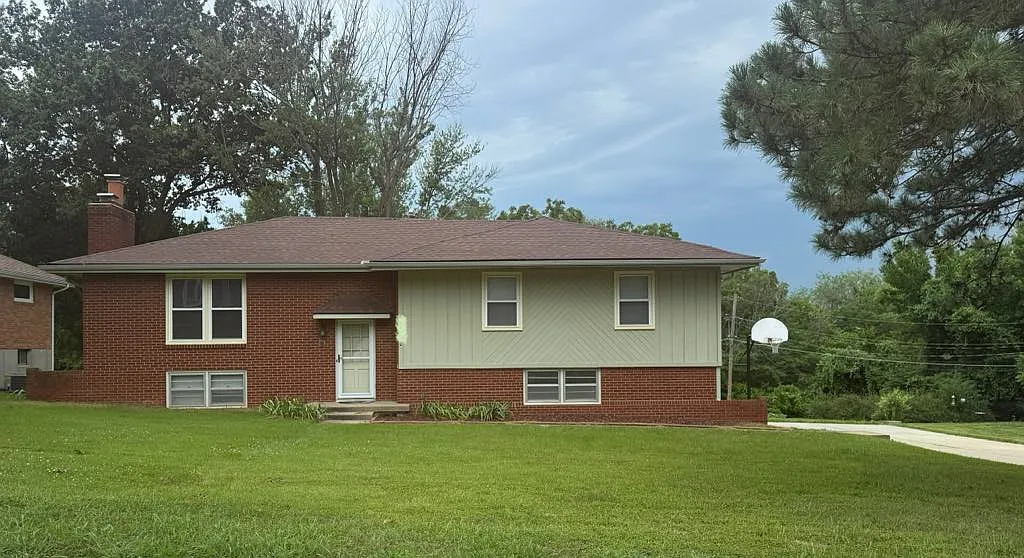 3 bed, 2036 sqft, $2,150 — Photo 1