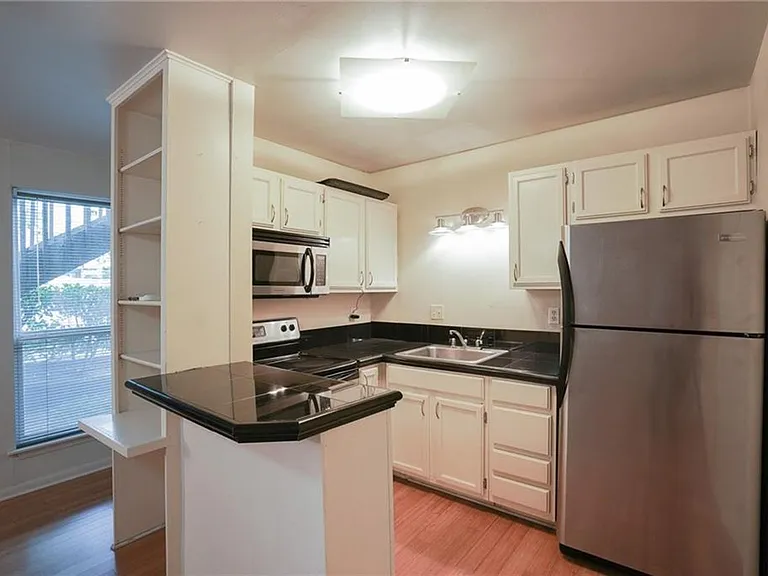 1000 W 26th St #103 — Photo 5