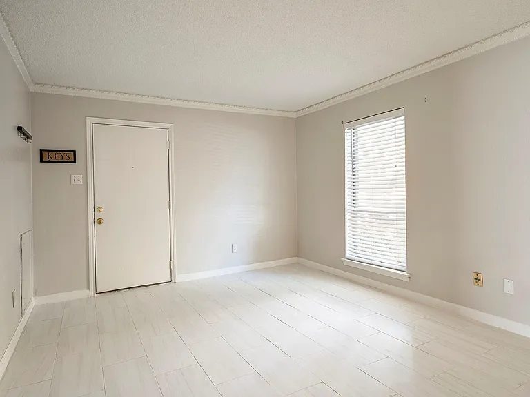 5812 Milton St #105 — Photo 11