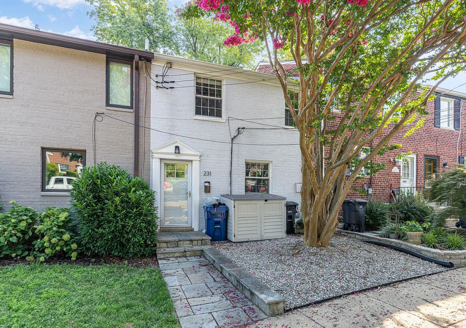 Available Now: Modern 3BD/2BA Home Near Arlington / Alexandria Border/Short-term fixed lease — Photo 1