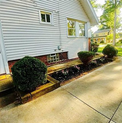 3rd image of 497 Greenwood Ave
