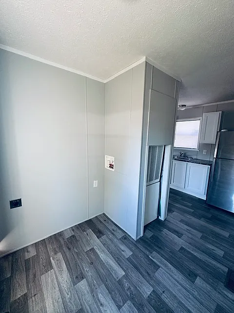 3 bed, $999 — Photo 2