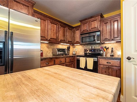 2nd image of 10 Morganshire Ln