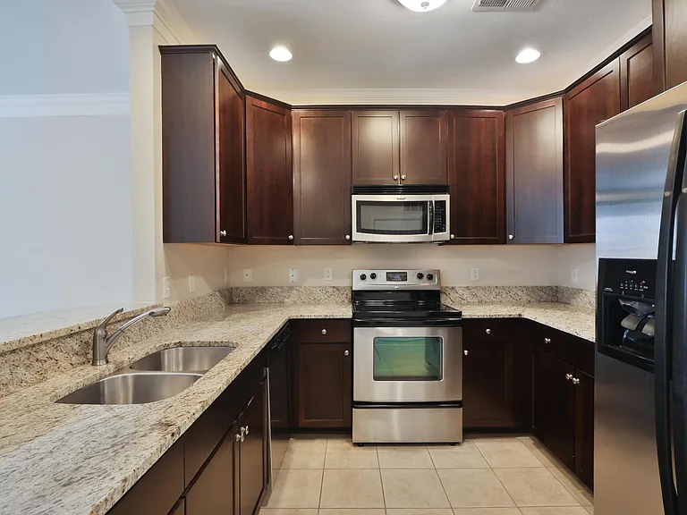 960 Perry St #207 — Photo 6