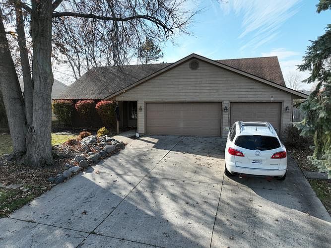 1st image of 7835 Ridgeside Ln