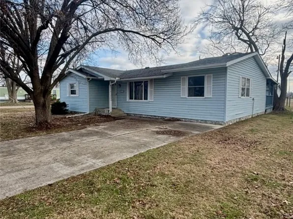 612 Ash St, Edgewood, IL 62426