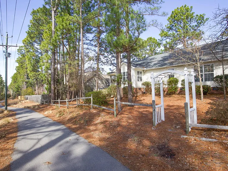 8 Moore Dr — Photo 54