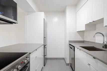 1434 Burnaby St #605 — Photo 14