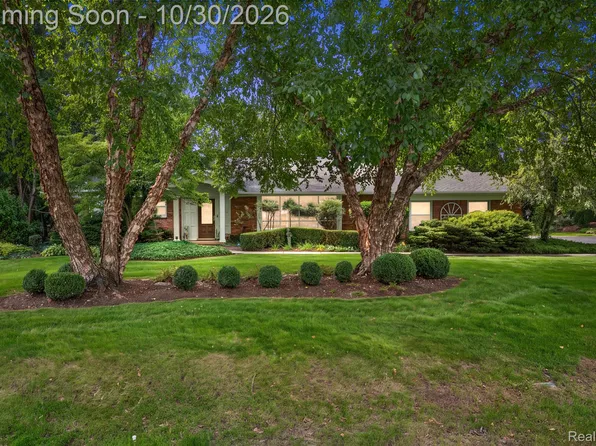 5504 Westwood Ln, Bloomfield Hills, MI 48301