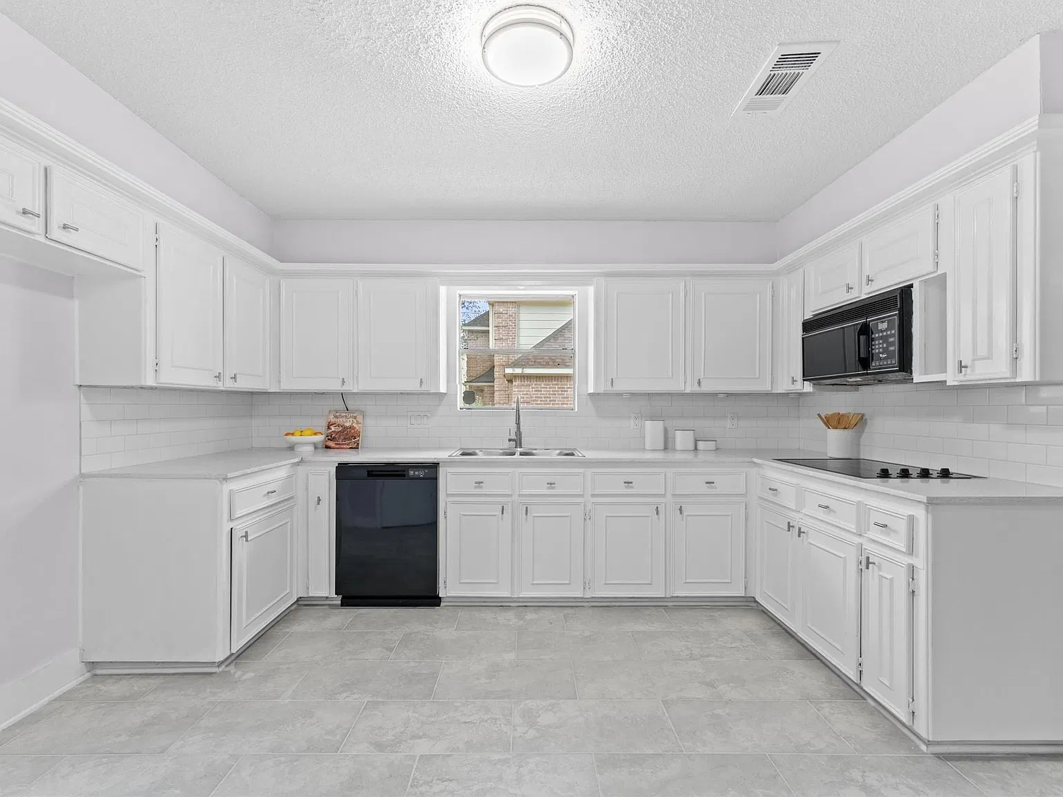 4 bed, 3.5 bath, 3154 sqft, $2,600 — Photo 2
