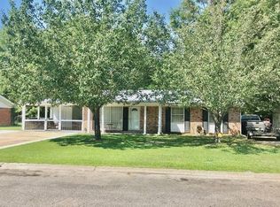 812 Lakewood Dr, Picayune, MS 39466