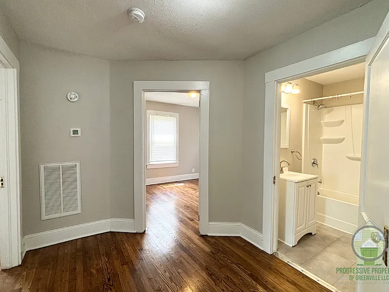 14 Crystal Ave — Photo 8