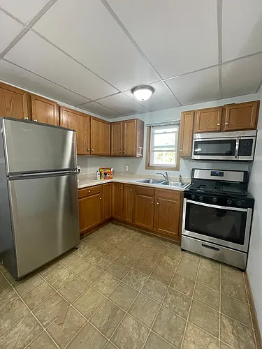 224 Main St E Photo 1