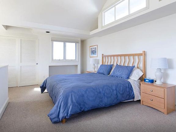 Upstairs loft with California King bed