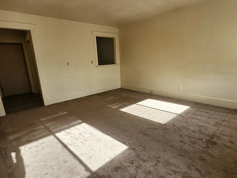 Florence Apartments — Photo 19
