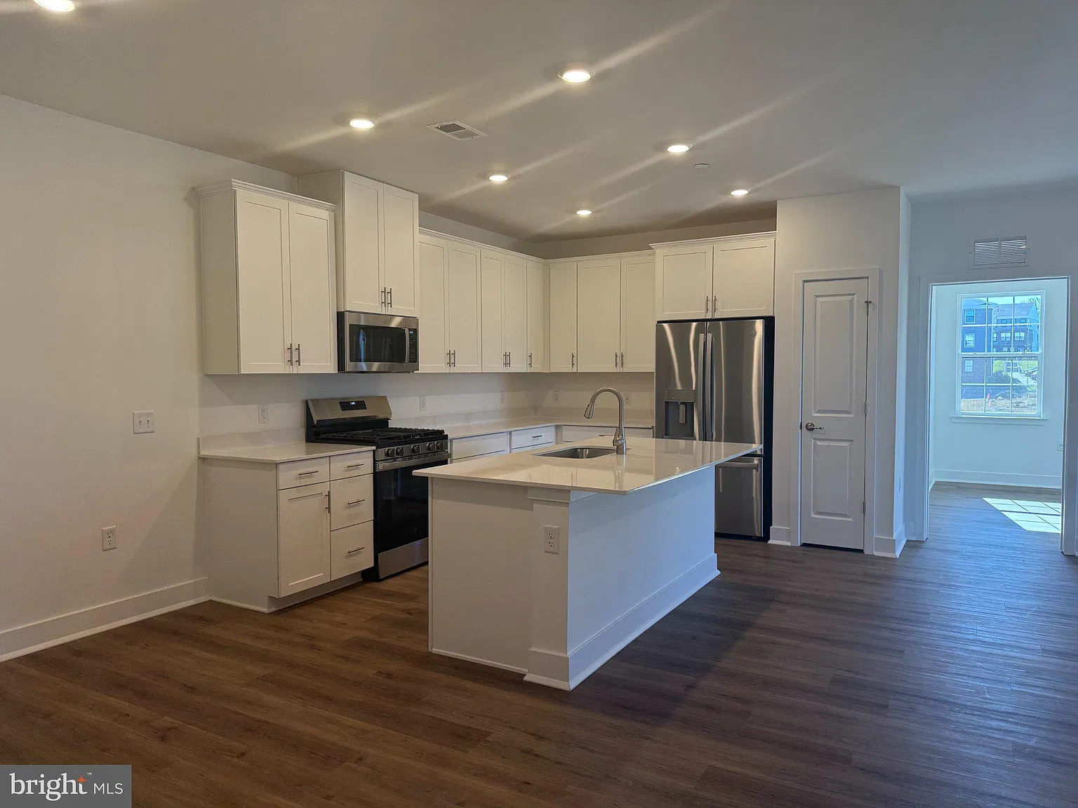 2 bed, 2.0 bath, $2,750 — Photo 3