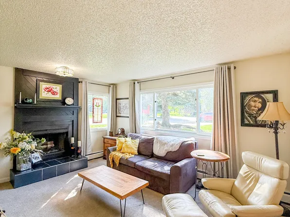 1661 Eastridge Dr APT 101, Anchorage, AK 99501