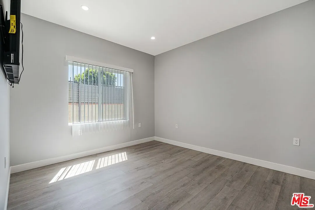 3 bed, 3.0 bath, 1260 sqft, $3,695 — Photo 4