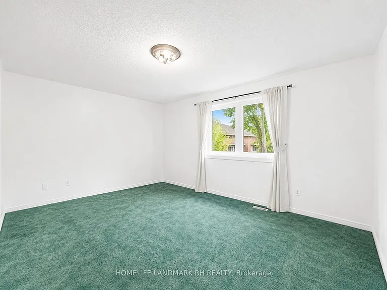 101 Pentland Cres — Photo 11