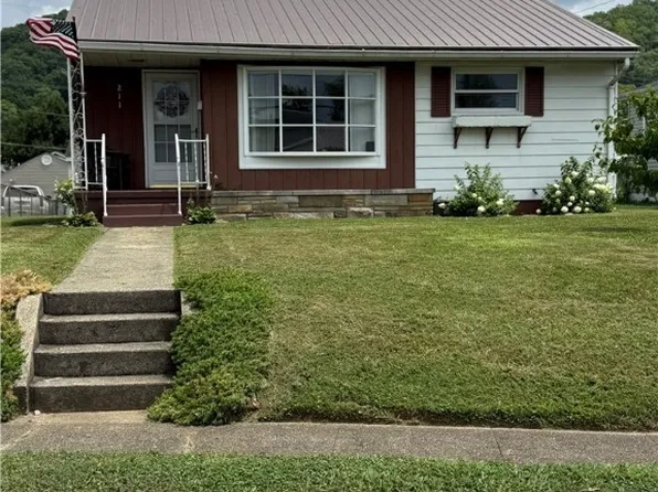 211 Broadway Ave, Nitro, WV 25143