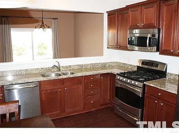 3 bed, 2.5 bath, 1776 sqft, $1,995 — Photo 4