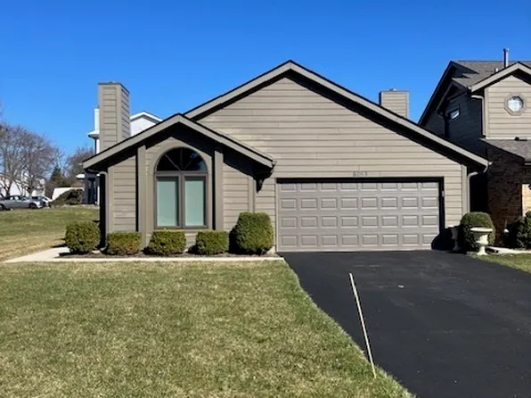 8053 Wildwood Ln, Darien, IL 60561