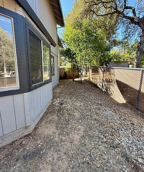 1213 Live Oak Ln — Photo 10