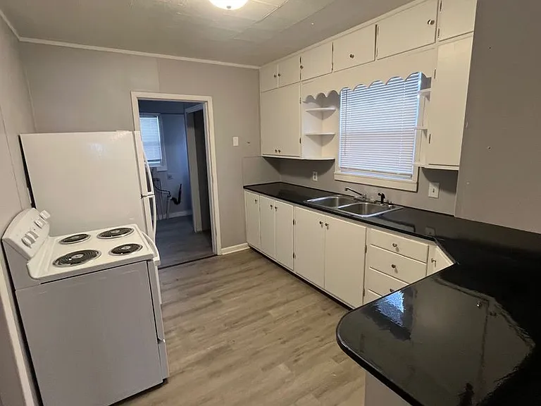 924 N Stevens St — Photo 12