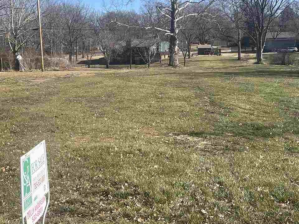 2nd image of 2024 Browning Ave