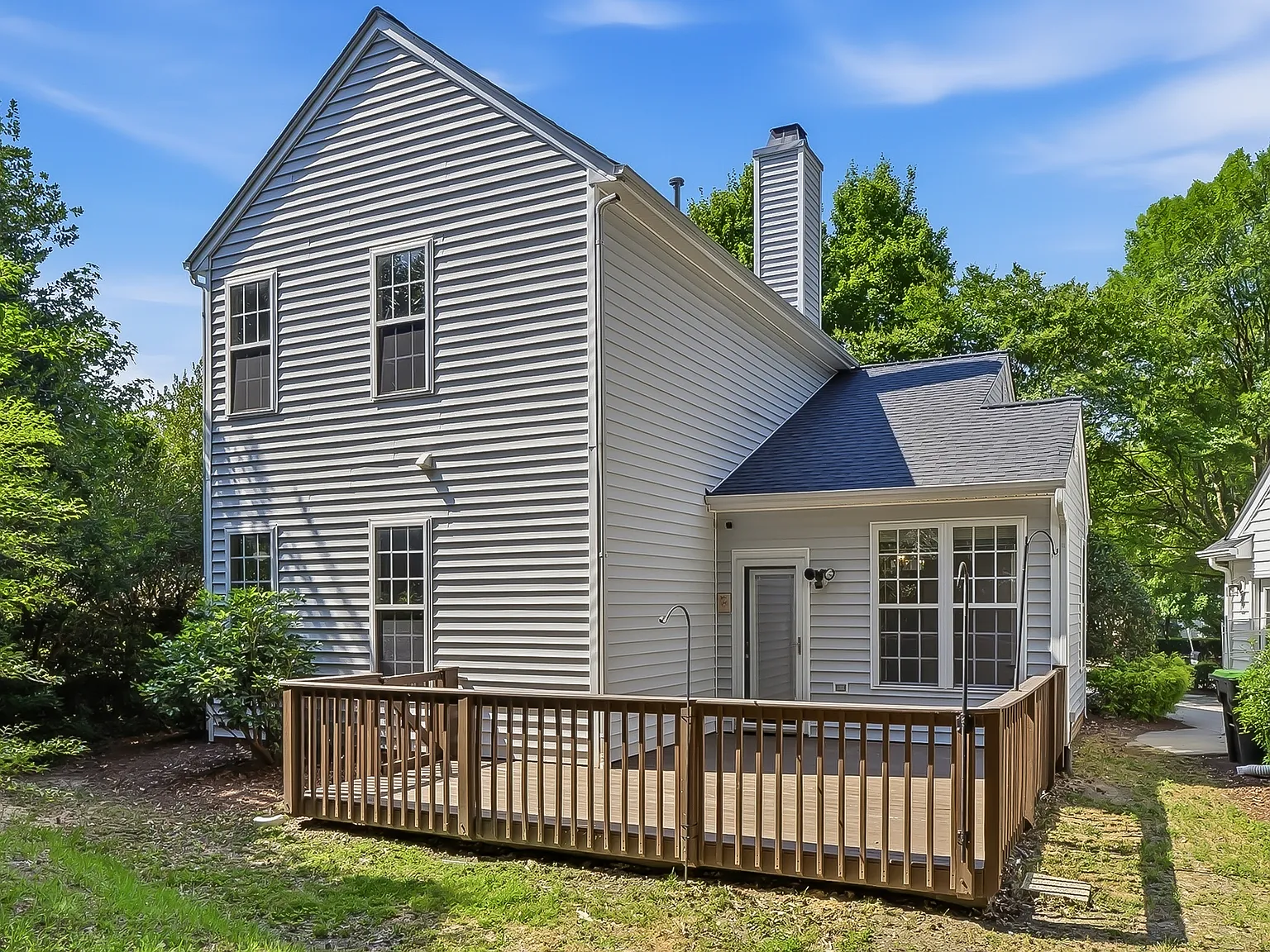 3 bed, 1889 sqft, $2,050 — Photo 3