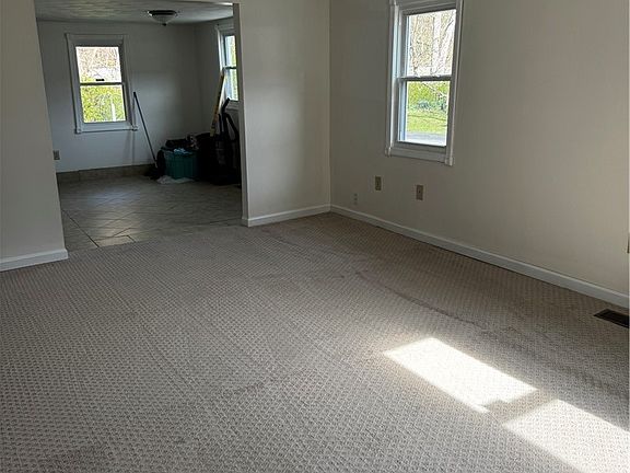 4th image of 211 Yuma Rd