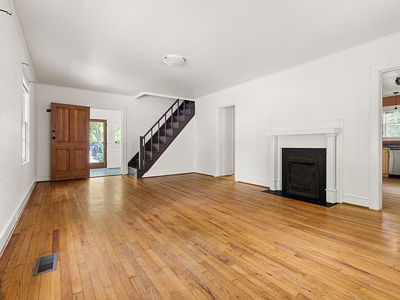 5th image of 1806 Green St