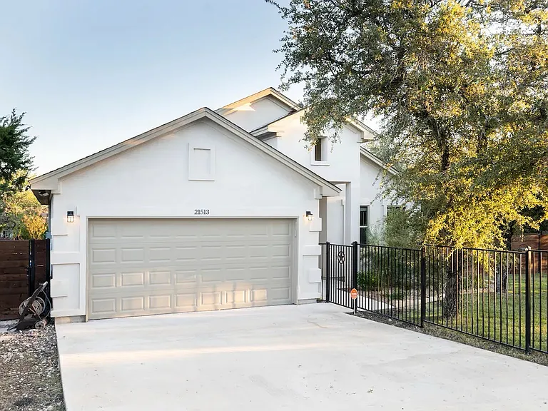 21513 Santa Carlo Ave — Photo 2