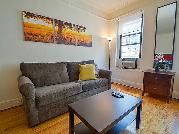 4th image of 220 E 52nd St APT 3B