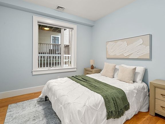 4th image of 17 Vinton St Unit 1