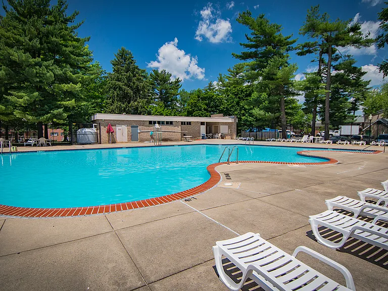 Maplewood Villas Apartments Pool 12