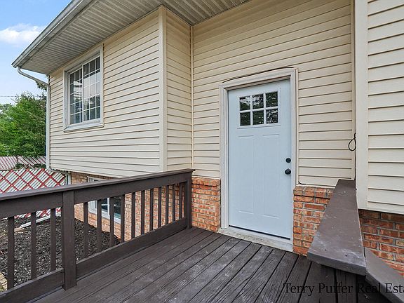 5th image of 3942 Hall Rd