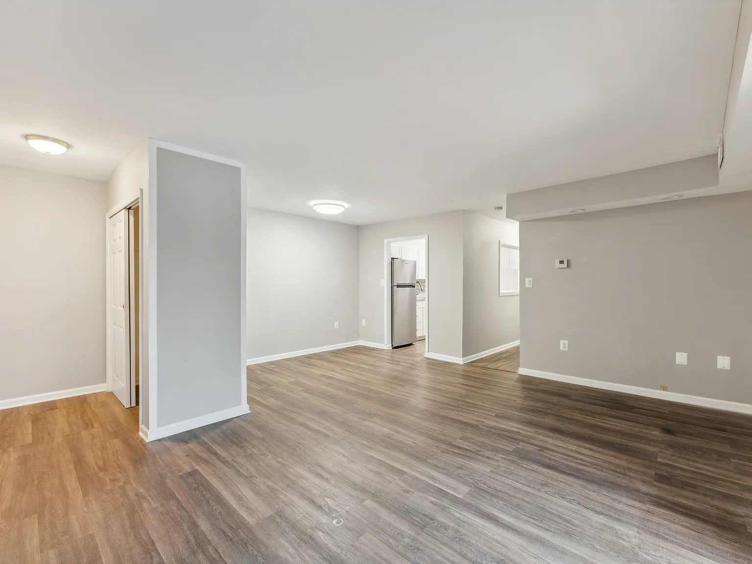 10724 W West Dr — Photo 2