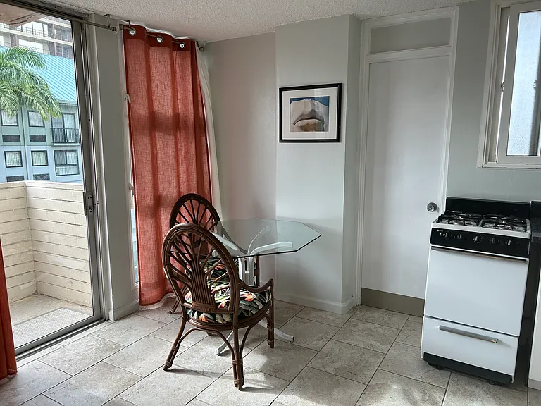 454 Namahana St #604 — Photo 3