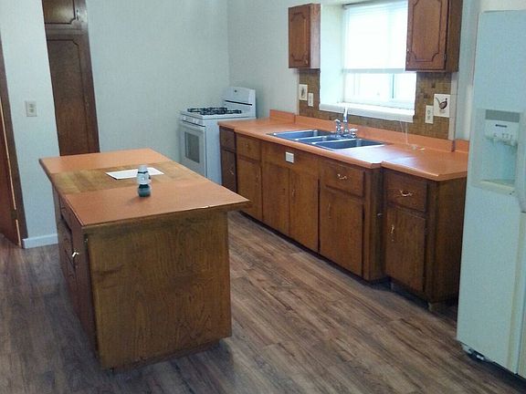4th image of 255 Adaline St