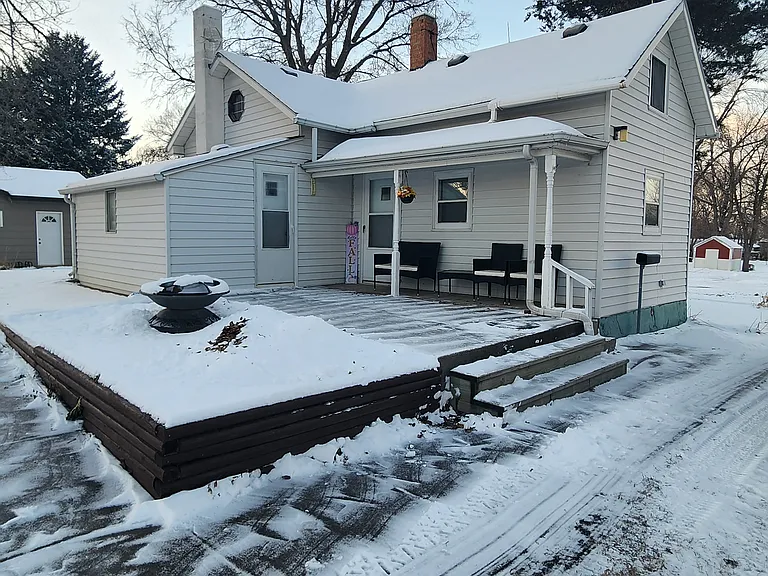 E Dakota St — Photo 8